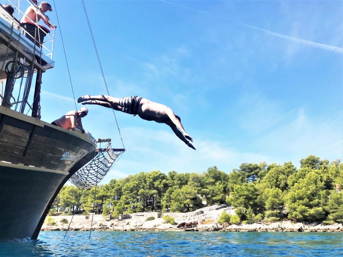 Rhythm Floating Hostel - Zadar Exterior foto